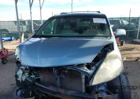 2006 Toyota Sienna Xle Limited z USA, uszkodzony, nr VIN 5TDBA22CX6S070829